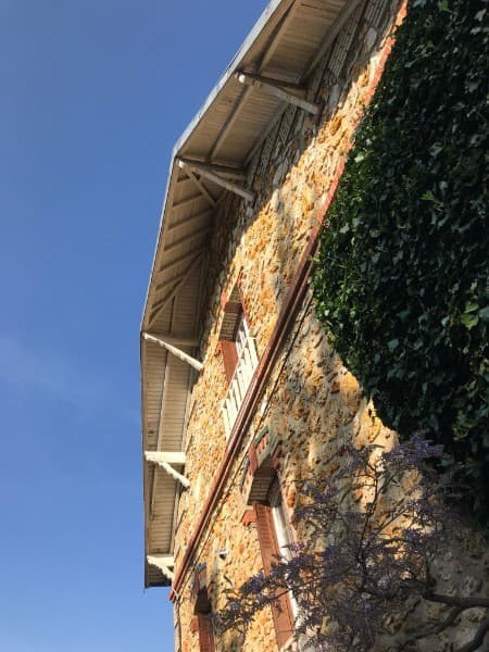 Rénovation peinture boiseries et dessous de toit - Avant